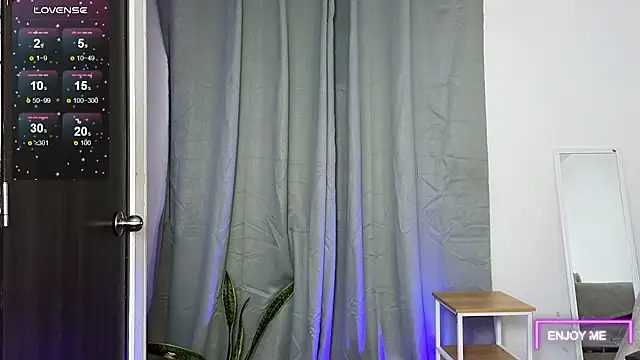 megangil  online show from 05/28/26, 08:44