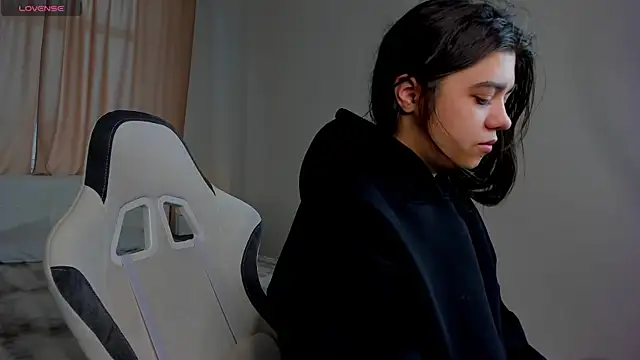 Trisha Moore online show from 07/12/26, 01:07