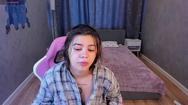Trisha Moore online show from 08/04/26, 01:20