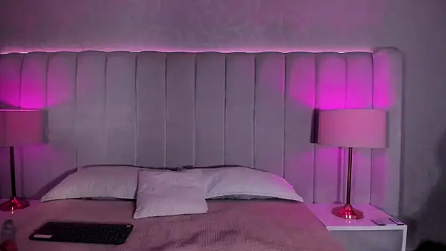 MadeleynRose online show from 06/19/26, 07:39