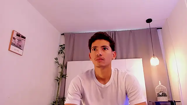 Snapshot of Alejo-and-Thiago chatting on 07/02/26, 12:22 Alejo-and-Thiago online show from 07/02/26, 12:22