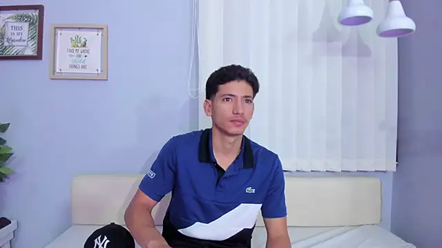 Snapshot of Alejo-and-Thiago chatting on 07/15/26, 12:21 Alejo-and-Thiago online show from 07/15/26, 12:21