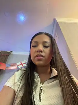 Snapshot of Dulcerouss__ chatting on 06/15/26, 11:23 Dulcerouss online show from 06/15/26, 11:23