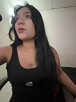 Snapshot of EmiLaurent chatting on 05/28/26, 05:43 EmiLaurent online show from 05/28/26, 05:43