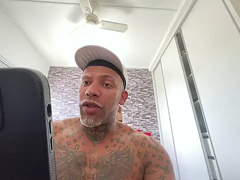 Maxloirinho online show from 05/05/26, 05:21