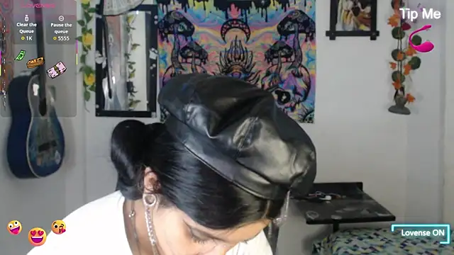 Snapshot of bastethott chatting on 07/25/26, 11:19 bastethott online show from 07/25/26, 11:19