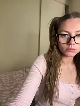daisycollins online show from 06/12/26, 07:51