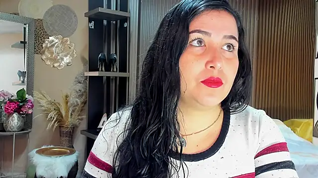 Snapshot of BBWLuxuryMuse chatting on 05/20/26, 11:38 BBWLuxuryMuse online show from 05/20/26, 11:38