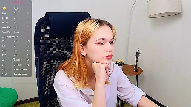 MoonF0xy online show from 05/04/26, 09:38
