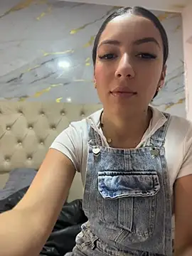 Snapshot of Julieth_ec chatting on 07/08/26, 12:20 Julieth ec online show from 07/08/26, 12:20