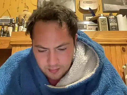 Snapshot of alecsgzz chatting on 05/19/26, 04:41 alecsgzz online show from 05/19/26, 04:41