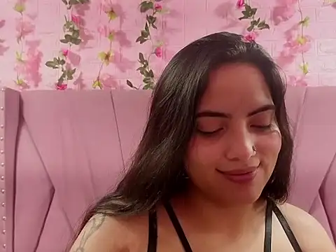 Isabella Mora  online show from 05/23/26, 04:07
