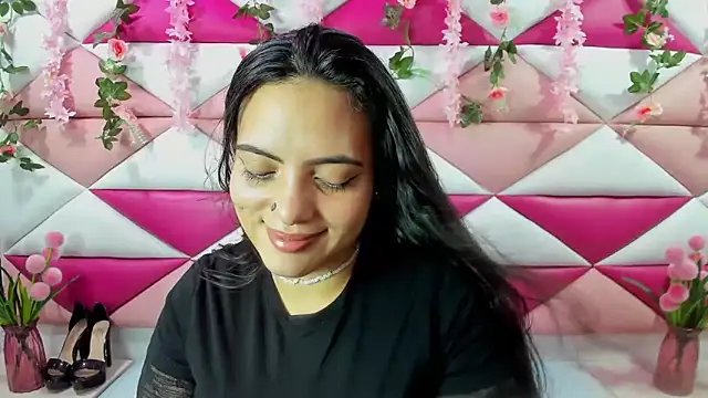 Isabella Mora  online show from 06/06/26, 03:33