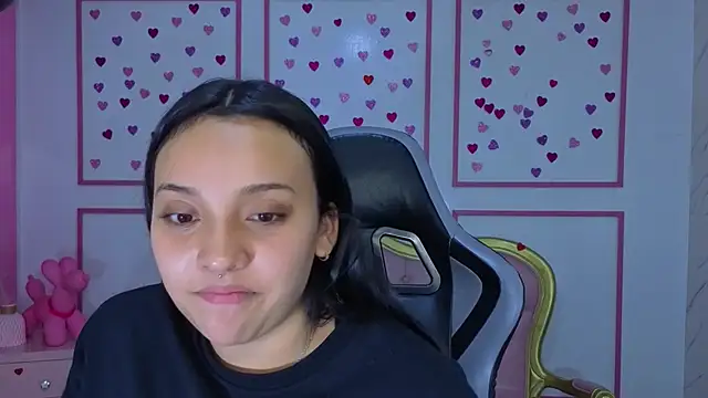 Snapshot of lia_harper_t chatting on 05/15/26, 02:51 lia harper t online show from 05/15/26, 02:51