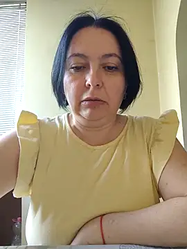 Snapshot of EmmaEmmy40 chatting on 05/11/26, 03:29 EmmaEmmy40 online show from 05/11/26, 03:29