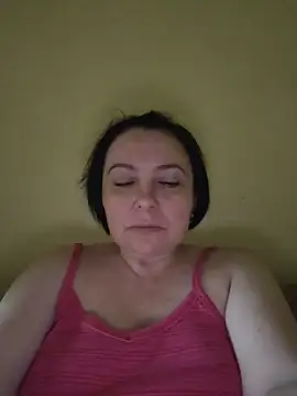 Snapshot of EmmaEmmy40 chatting on 05/27/26, 04:37 EmmaEmmy40 online show from 05/27/26, 04:37