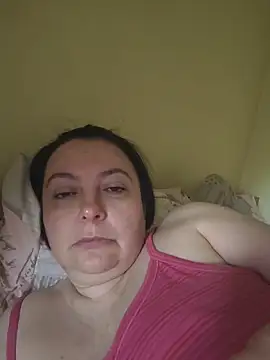 Snapshot of EmmaEmmy40 chatting on 06/01/26, 03:47 EmmaEmmy40 online show from 06/01/26, 03:47