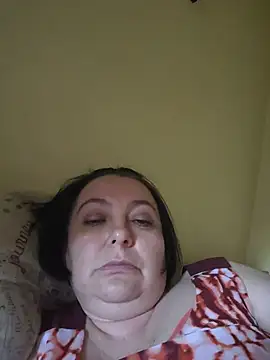 Snapshot of EmmaEmmy40 chatting on 06/16/26, 05:04 EmmaEmmy40 online show from 06/16/26, 05:04