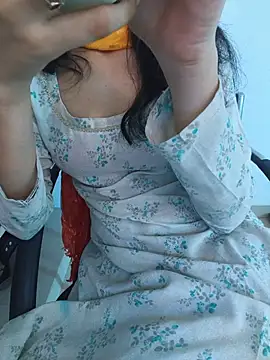 Snapshot of zoya_baby_ chatting on 06/05/26, 03:46 zoya baby online show from 06/05/26, 03:46