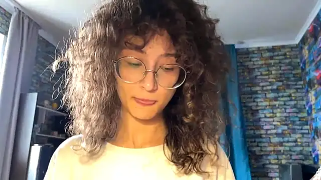 Snapshot of CurlyWinx chatting on 05/26/26, 06:42 CurlyWinx online show from 05/26/26, 06:42