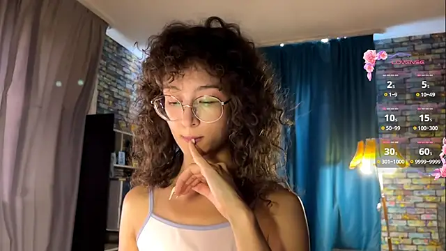 Snapshot of CurlyWinx chatting on 06/10/26, 12:26 CurlyWinx online show from 06/10/26, 12:26