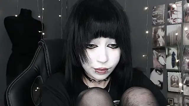 lucy8bit online show from 05/02/26, 10:15