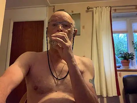 Moonraker64 online show from 05/04/26, 05:03