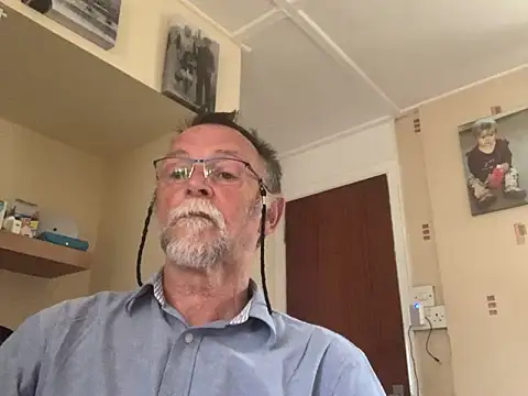 Moonraker64 online show from 06/18/26, 04:33