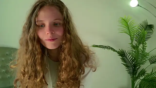 Mila Stain online show from 05/03/26, 06:52