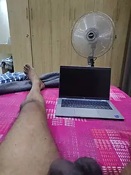 santhoshkannadaboy online show from 05/15/26, 11:56