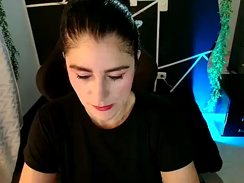 LUCYMILF SEXY online show from 05/11/26, 06:05