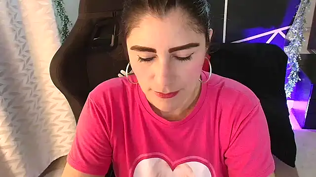 LUCYMILF SEXY online show from 05/19/26, 06:03
