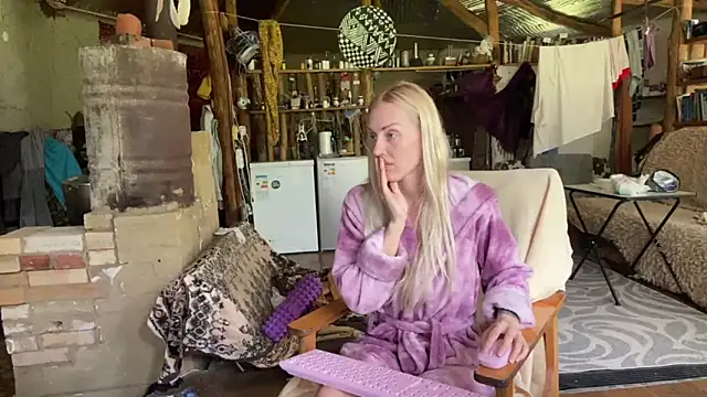 Snapshot of wildforestmuse_ chatting on 06/17/26, 08:50 wildforestmuse online show from 06/17/26, 08:50