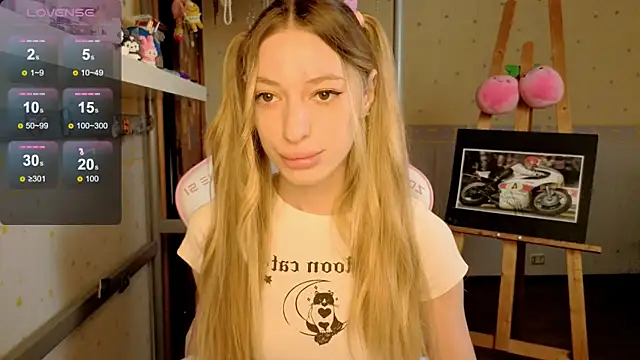 MiaMooonn online show from 06/04/26, 01:39