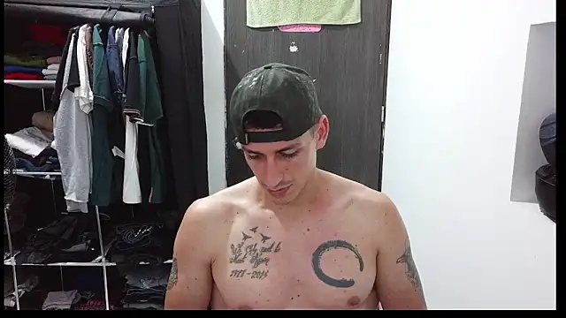 Snapshot of RaulRico chatting on 05/12/26, 03:03 RaulRico online show from 05/12/26, 03:03