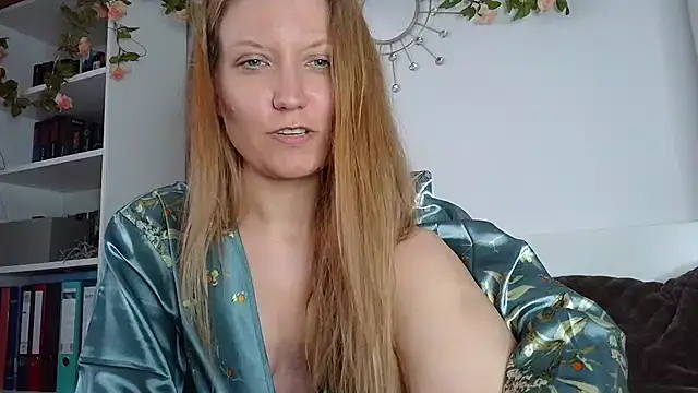 Snapshot of Candy_Cougar chatting on 07/19/26, 06:39 Candy Cougar online show from 07/19/26, 06:39