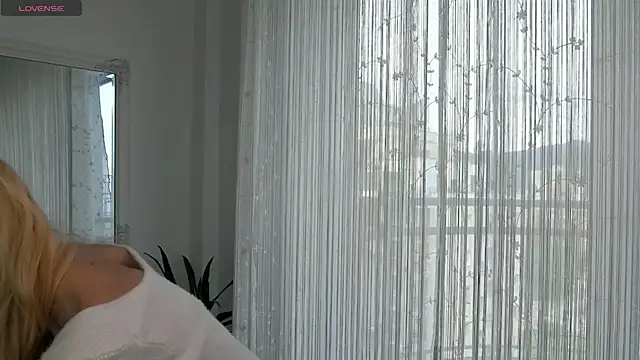 Snapshot of Belle_Blondy chatting on 05/16/26, 10:47 Belle Blondy online show from 05/16/26, 10:47