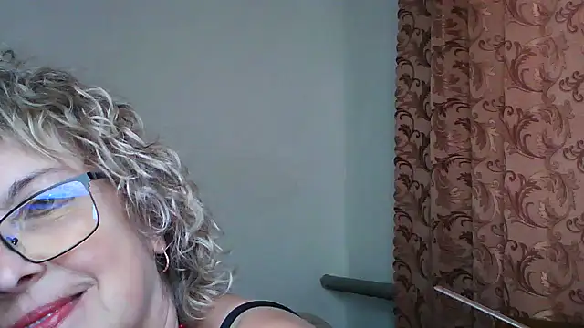 Snapshot of ElizabethGorden chatting on 06/19/26, 01:59 ElizabethGorden online show from 06/19/26, 01:59