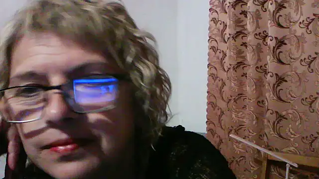 Snapshot of ElizabethGorden chatting on 06/21/26, 07:05 ElizabethGorden online show from 06/21/26, 07:05