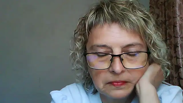 Snapshot of ElizabethGorden chatting on 06/24/26, 01:43 ElizabethGorden online show from 06/24/26, 01:43
