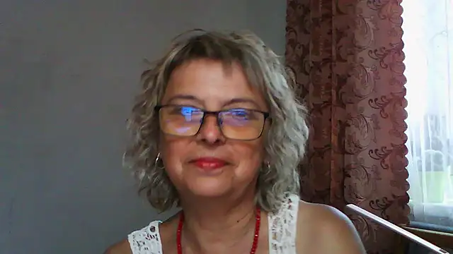 Snapshot of ElizabethGorden chatting on 07/15/26, 01:16 ElizabethGorden online show from 07/15/26, 01:16
