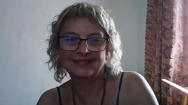 Snapshot of ElizabethGorden chatting on 07/17/26, 06:31 ElizabethGorden online show from 07/17/26, 06:31