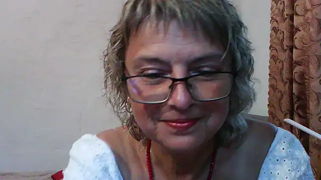 Snapshot of ElizabethGorden chatting on 07/20/26, 05:04 ElizabethGorden online show from 07/20/26, 05:04