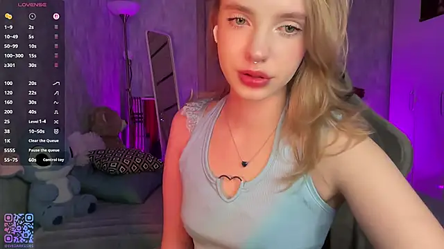 Snapshot of Eve_Dark_Side chatting on 06/19/26, 05:56 Eve Dark Side online show from 06/19/26, 05:56