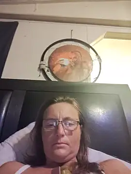 Snapshot of Queenle91 chatting on 05/16/26, 12:29 Queenle91 online show from 05/16/26, 12:29
