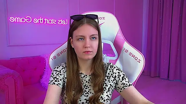 SofiaSarvains online show from 05/18/26, 06:08