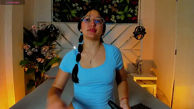 Snapshot of Janett_Moore chatting on 06/20/26, 01:03 Janett Moore online show from 06/20/26, 01:03