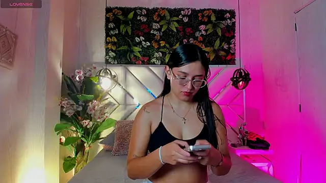 Snapshot of Janett_Moore chatting on 06/21/26, 03:31 Janett Moore online show from 06/21/26, 03:31