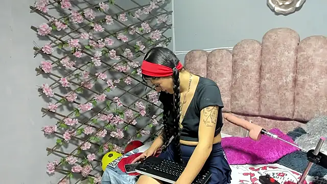 Snapshot of Sharlotshh chatting on 07/11/26, 03:42 Sharlotshh online show from 07/11/26, 03:42