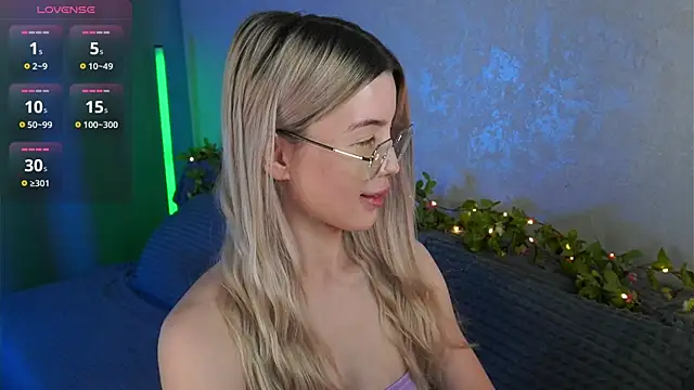 LindaThackerr online show from 06/28/26, 05:57